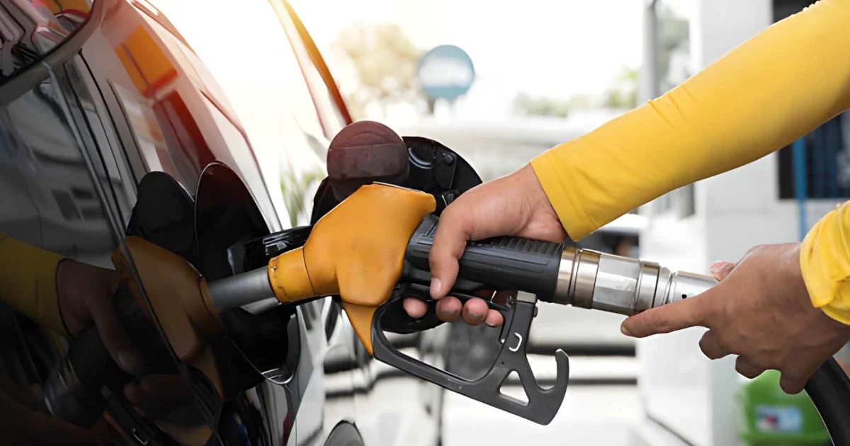 How Vehicle Tracking Reduces Fuel Costs in the UAE